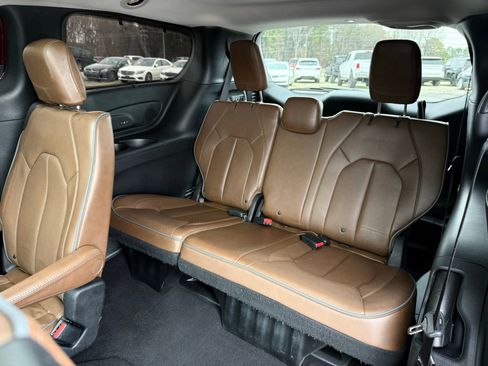 Used 2017 Chrysler Pacifica Limited image 20