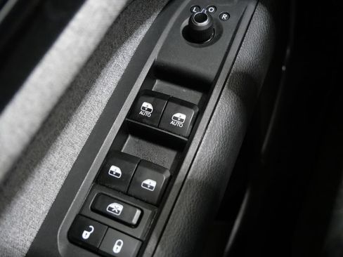 Used 2025 Jeep Compass Latitude w/ Sun & Sound Group AWD/4WD image 13