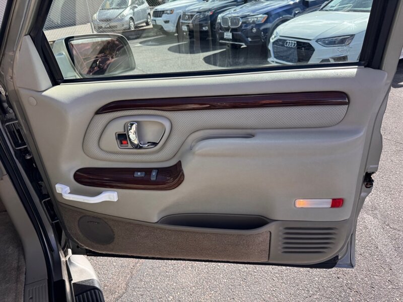 Used 2000 Cadillac Escalade 4WD image 29