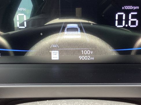 Used 2025 Hyundai Elantra Sport FWD image 3