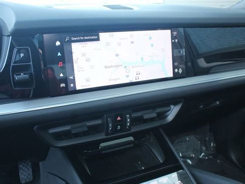 Certified 2025 Porsche Cayenne image 18