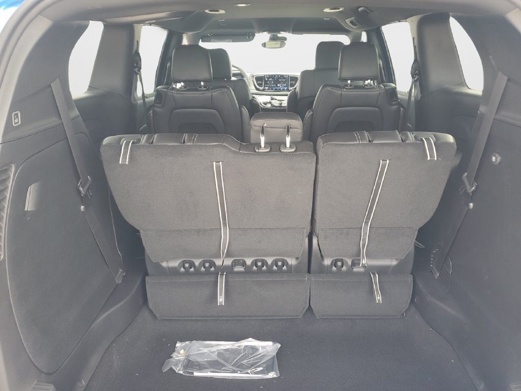 New 2027 Chrysler Pacifica Select FWD image 9