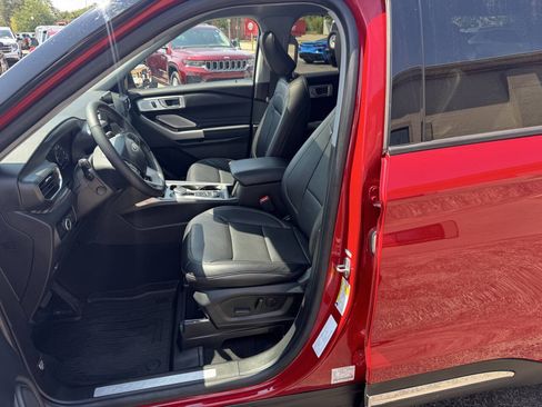 Used 2024 Ford Explorer Limited w/ Limited Technology Package AWD/4WD image 8