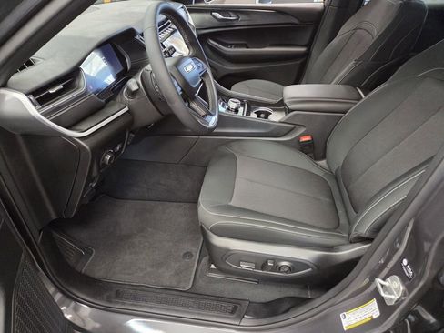 New 2025 Jeep Grand Cherokee Laredo X image 21