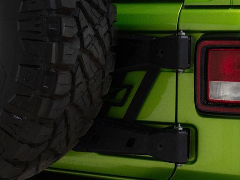 Used 2018 Jeep Wrangler Unlimited Sahara w/ Uconnect 4C Nav & Sound Group AWD/4WD image 23