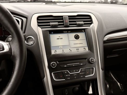 Used 2018 Ford Fusion SE w/ Equipment Group 602A FWD image 32