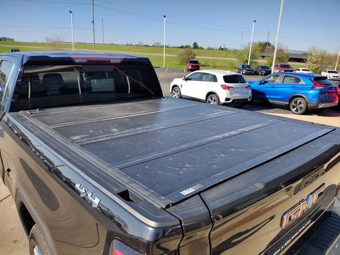 Used 2019 GMC Sierra 1500 SLT w/ SLT Premium Plus Package AWD/4WD image 18