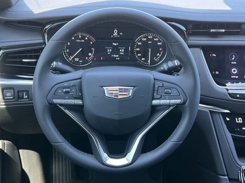 New 2025 Cadillac XT6 Luxury image 11