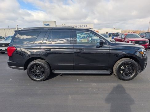 Used 2024 Ford Expedition XLT image 4