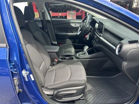 Used 2023 Kia Forte LXS w/ LXS Technology Package image 9