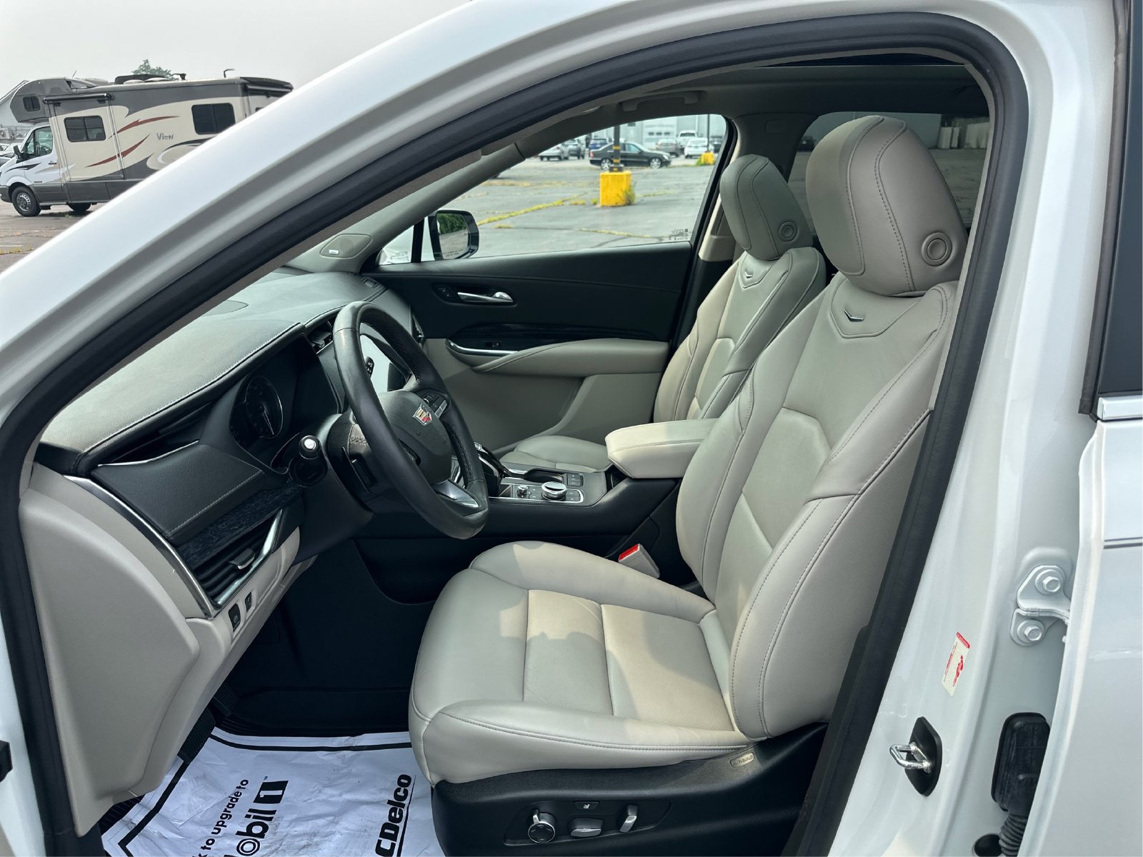 Certified 2023 Cadillac XT4 Premium Luxury AWD/4WD image 9