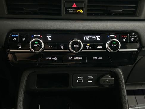 Used 2025 Honda Pilot Elite image 23