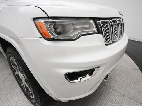 Used 2019 Jeep Grand Cherokee Overland AWD/4WD image 23