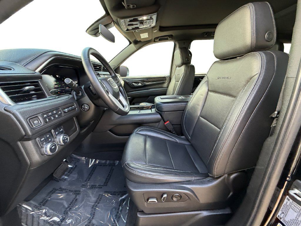Used 2022 GMC Yukon XL Denali AWD/4WD image 9