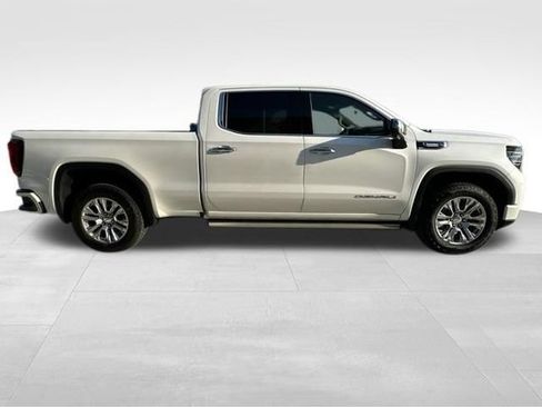Used 2024 GMC Sierra 1500 Denali w/ Technology Package AWD/4WD image 7