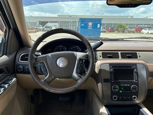 Used 2010 Chevrolet Suburban LT RWD image 23