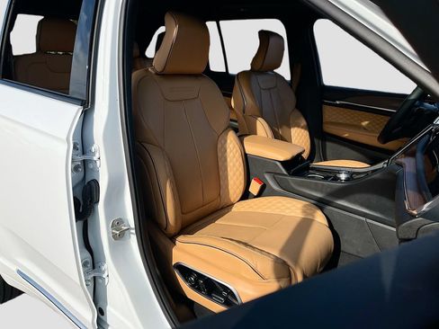 Used 2024 Jeep Grand Cherokee Summit AWD/4WD image 30