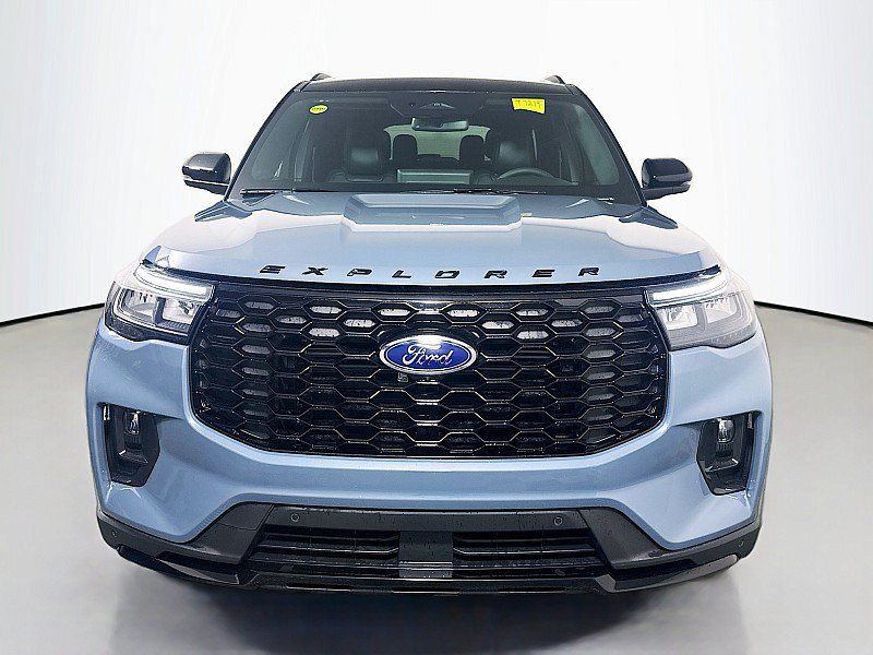 New 2025 Ford Explorer ST-Line w/ Premium Package AWD/4WD image 2