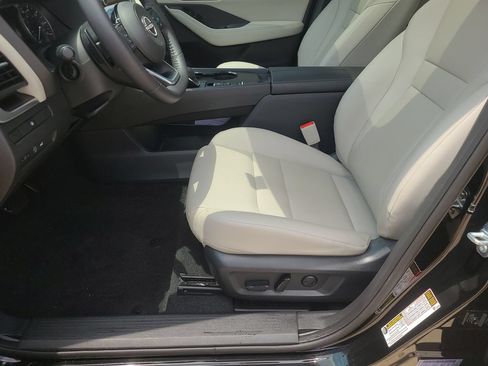 Certified 2023 Nissan Rogue SV w/ SV Premium B Package FWD image 16