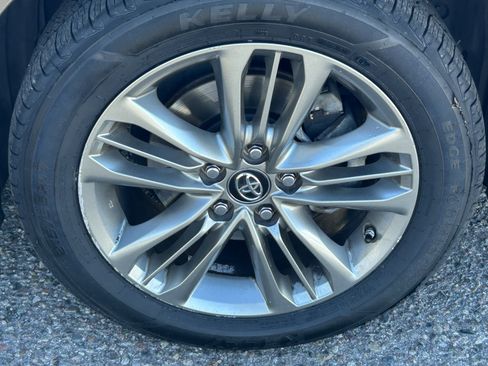 Used 2017 Toyota Camry SE image 7