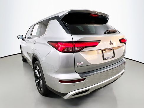 Used 2023 Mitsubishi Outlander ES image 8