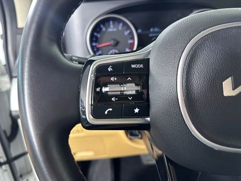 Used 2022 Kia Carnival LX image 15