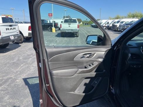 Used 2022 Chevrolet Traverse LT image 15