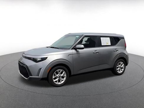 Used 2025 Kia Soul LX w/ LX Technology Package FWD image 6
