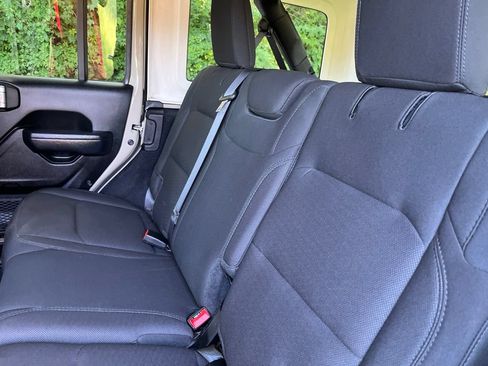 Used 2022 Jeep Wrangler Unlimited Sport AWD/4WD image 37