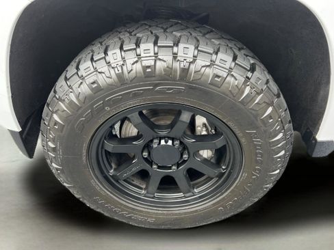 Used 2024 Chevrolet Colorado LT w/ LT Convenience Package III image 12