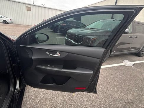 Used 2021 Kia Forte LXS FWD image 24