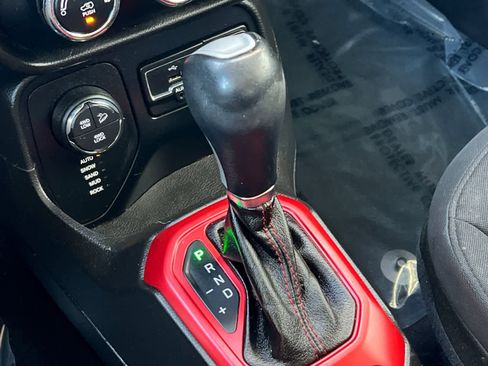 Used 2016 Jeep Renegade Trailhawk image 22