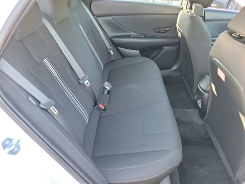 Certified 2025 Hyundai Elantra Sport image 19