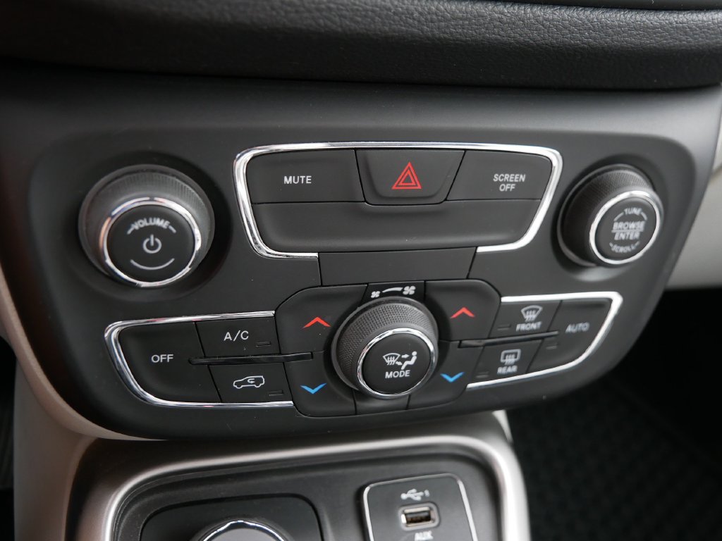 Used 2020 Jeep Compass Latitude w/ Popular Equipment Group AWD/4WD image 22
