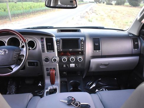 Used 2013 Toyota Sequoia Platinum AWD/4WD image 77