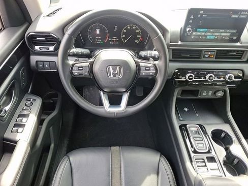 Certified 2023 Honda Pilot Touring image 13