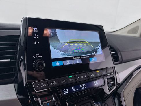 Used 2023 Honda Odyssey Touring image 17
