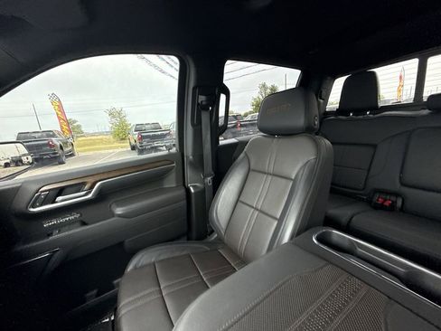 Used 2025 Chevrolet Silverado 1500 High Country AWD/4WD image 31