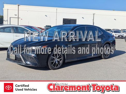 Certified 2022 Toyota Camry SE image 1