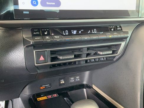 Used 2025 Toyota Camry XSE FWD image 17
