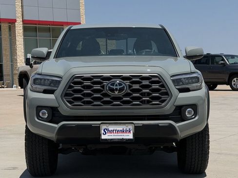 Used 2023 Toyota Tacoma TRD Off-Road w/ Technology Package AWD/4WD image 7