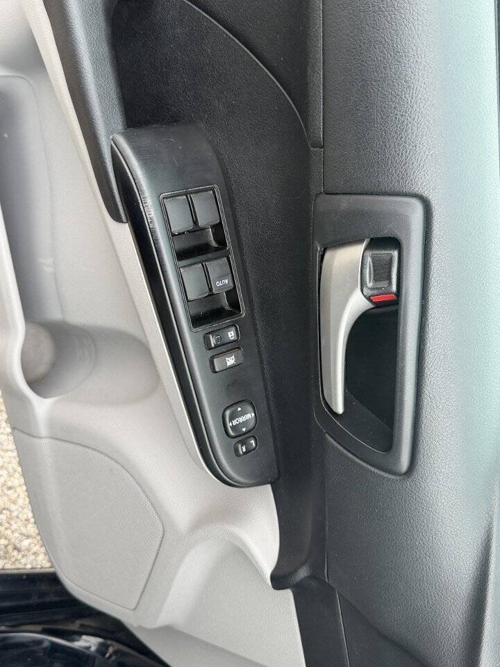 Used 2012 Toyota Camry LE FWD image 11