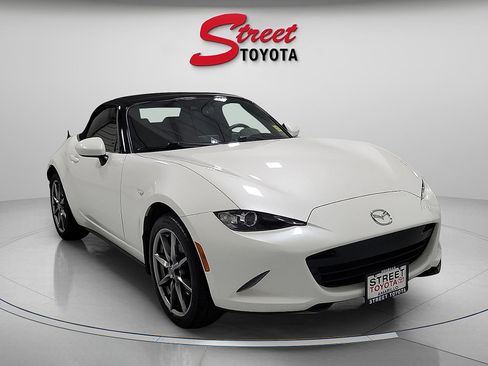 Used 2023 MAZDA MX-5 Miata Grand Touring RWD image 5