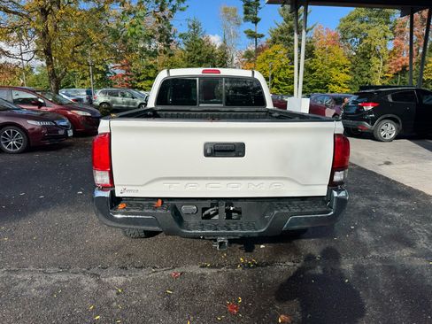 Used 2022 Toyota Tacoma SR5 image 4