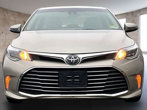 Used 2017 Toyota Avalon XLE w/ All Weather Liner Package FWD image 2