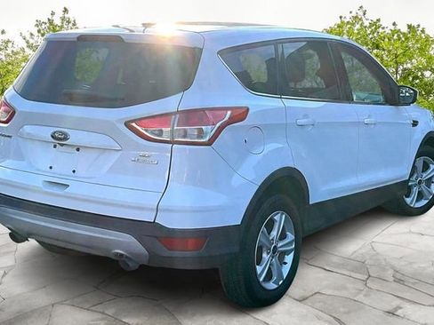 Used 2015 Ford Escape SE FWD image 2