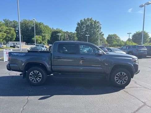 Used 2020 Toyota Tacoma TRD Sport w/ Technology Package AWD/4WD image 7