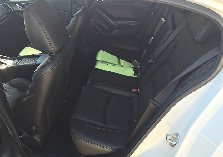 Used 2018 MAZDA MAZDA3 Grand Touring w/ Premium Equipment Package FWD image 8