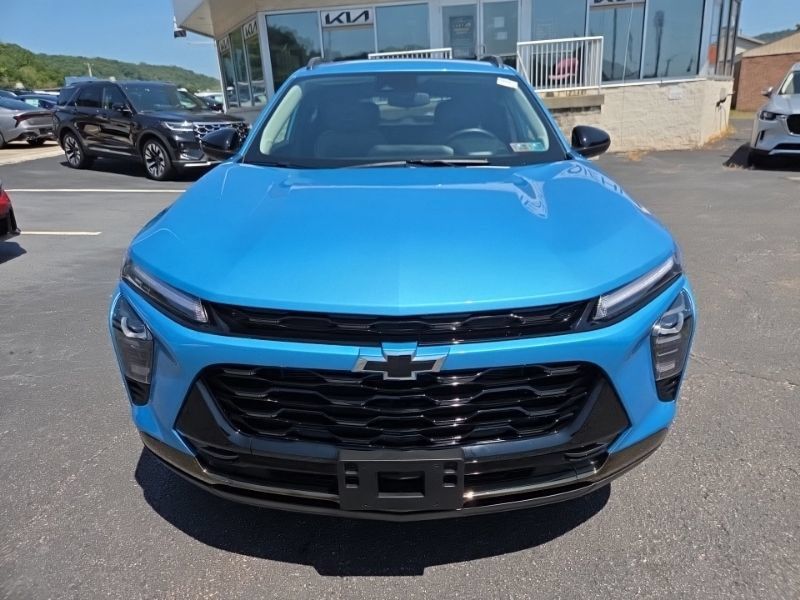Used 2025 Chevrolet Trax ACTIV w/ Driver Confidence Package FWD image 2