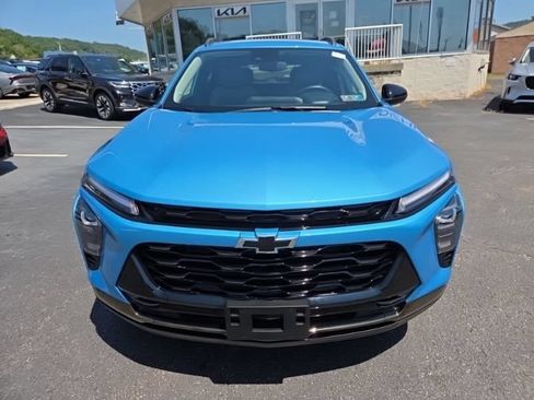 Used 2025 Chevrolet Trax ACTIV w/ Driver Confidence Package FWD image 2